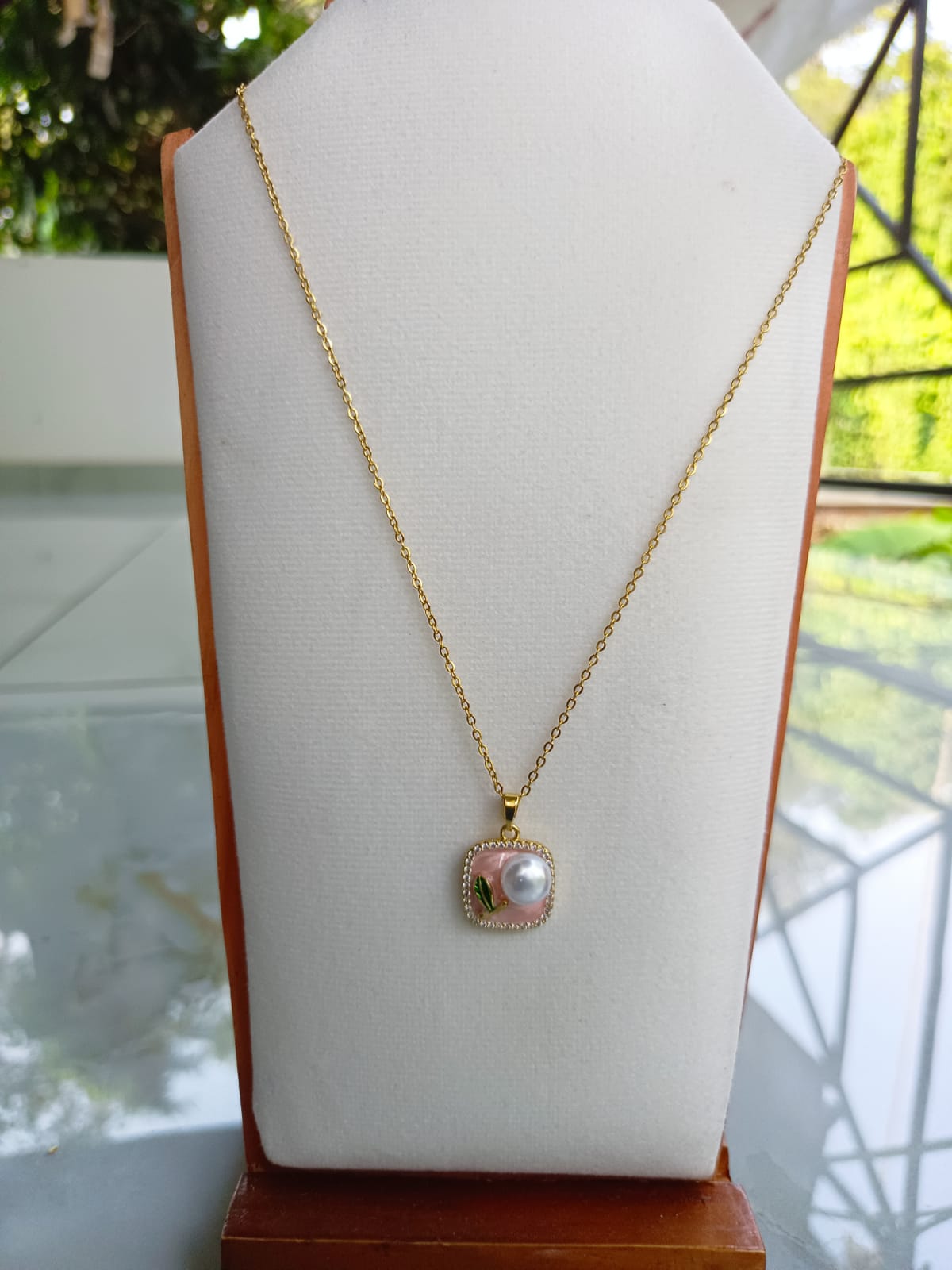 Rosavelle Pearl Glow Pendant