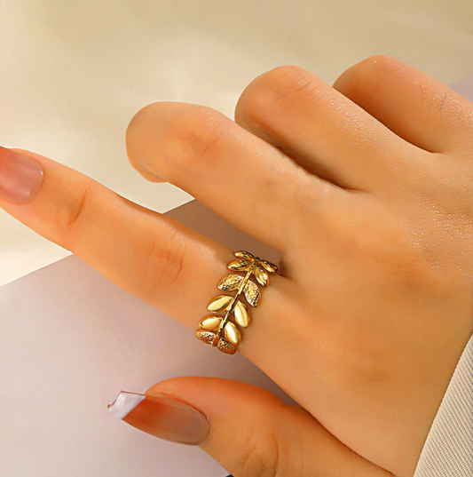 Aurelia Vine Ring