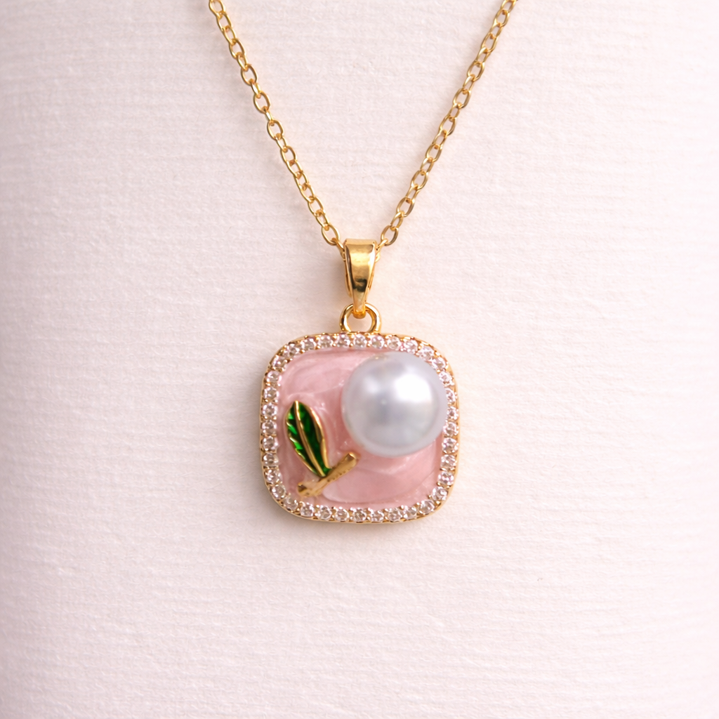 Rosavelle Pearl Glow Pendant