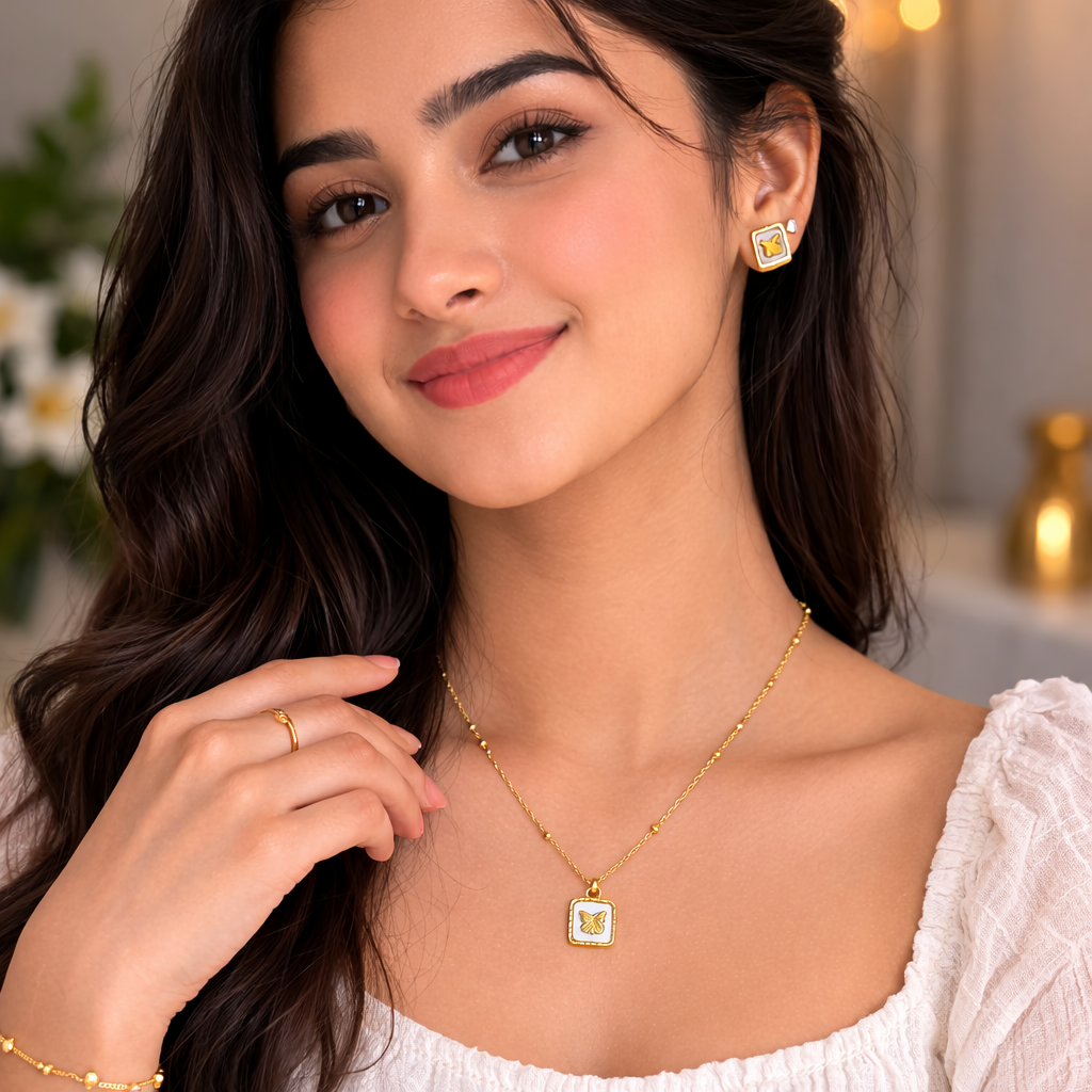 Élanora Butterfly Pendant Necklace