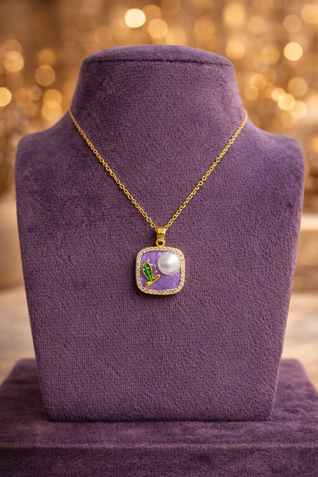 Velmora Lilac Éclat Pendant
