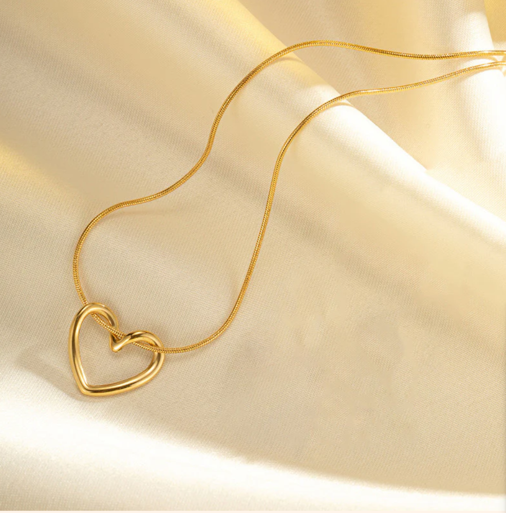 Golden Heart Elegance Necklace
