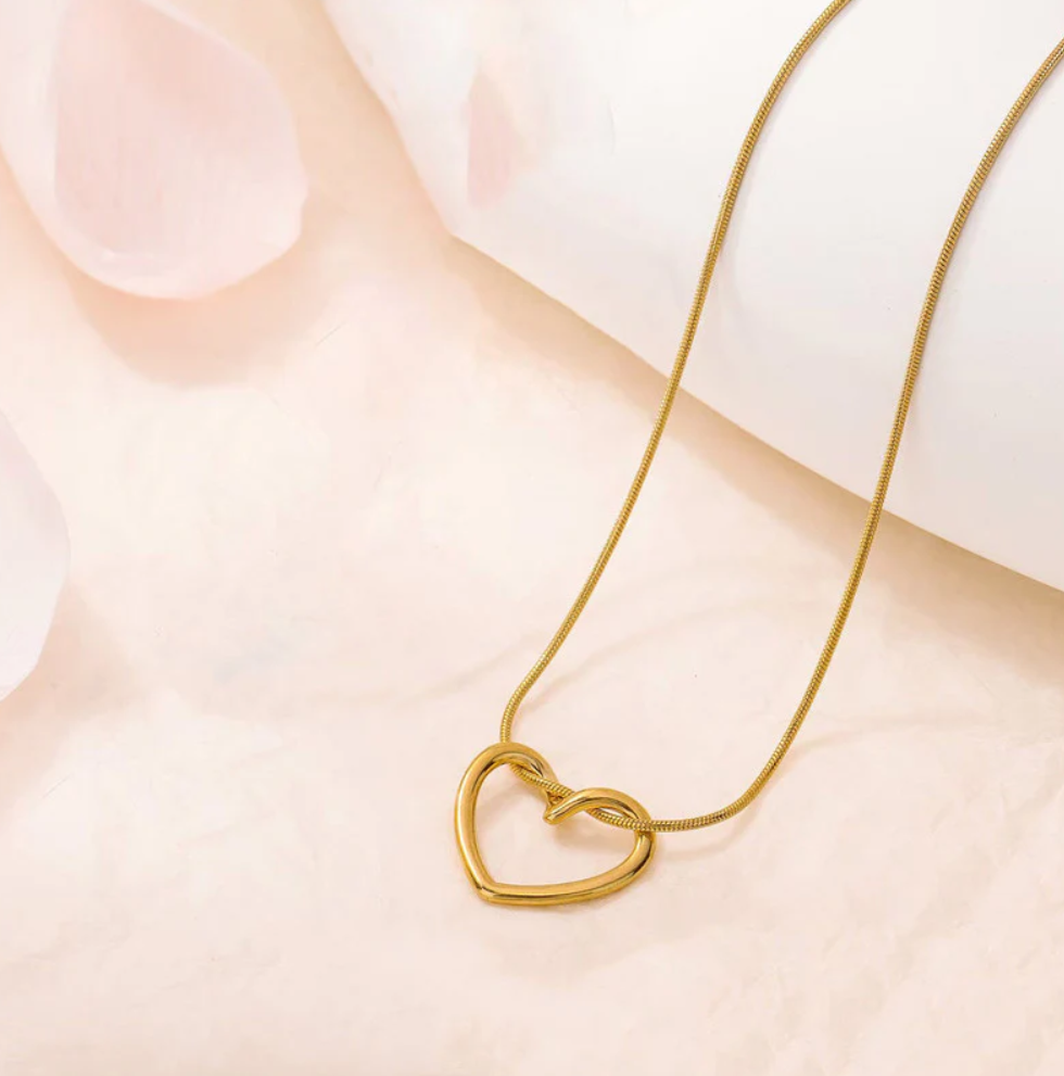 Golden Heart Elegance Necklace