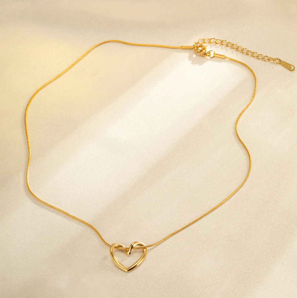 Golden Heart Elegance Necklace