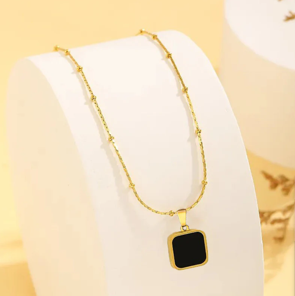 Noir Éclat Pendant