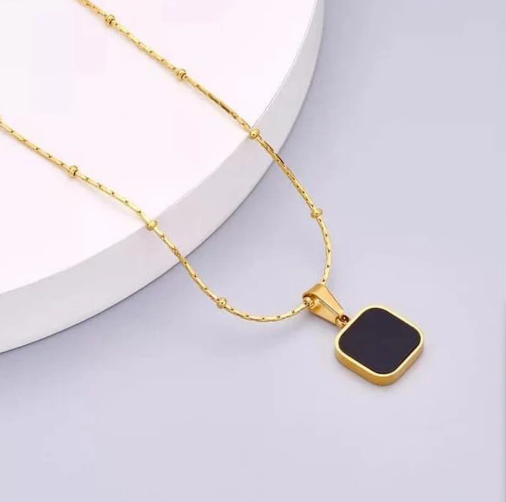 Noir Éclat Pendant