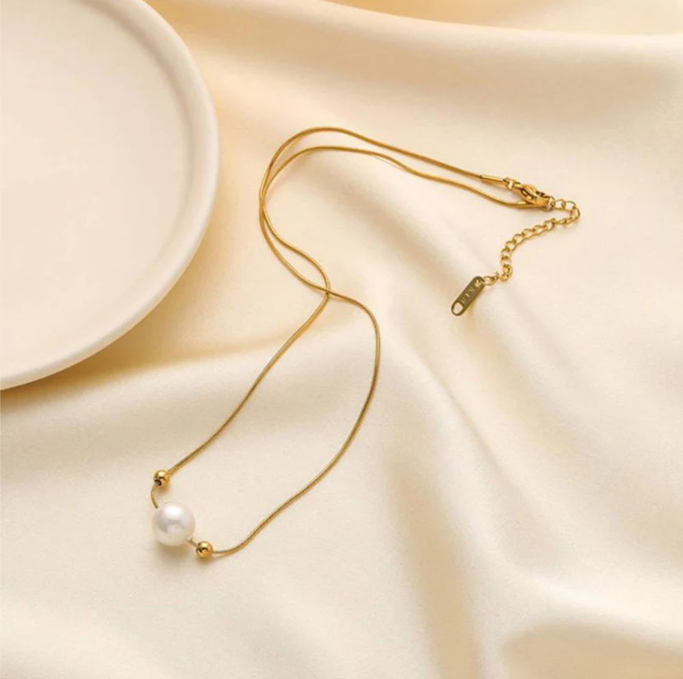 Elara Pearl Whisper Necklace