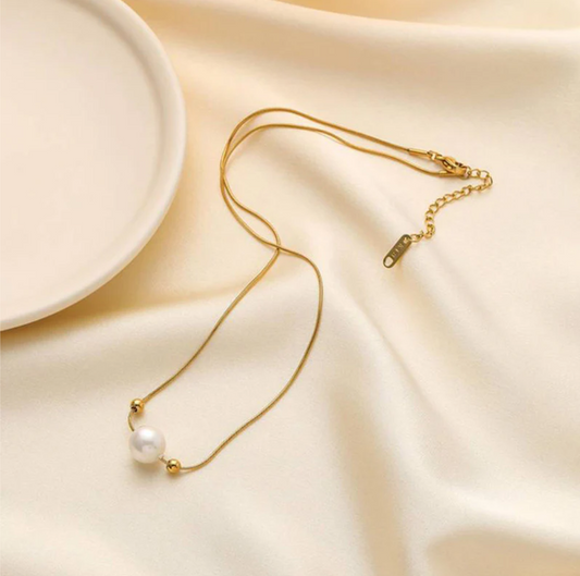 Elara Pearl Whisper Necklace