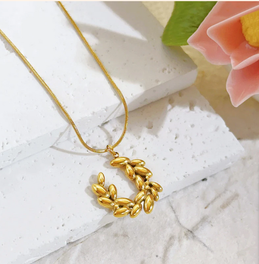 Orvelle Noire – Leaf Halo Necklace
