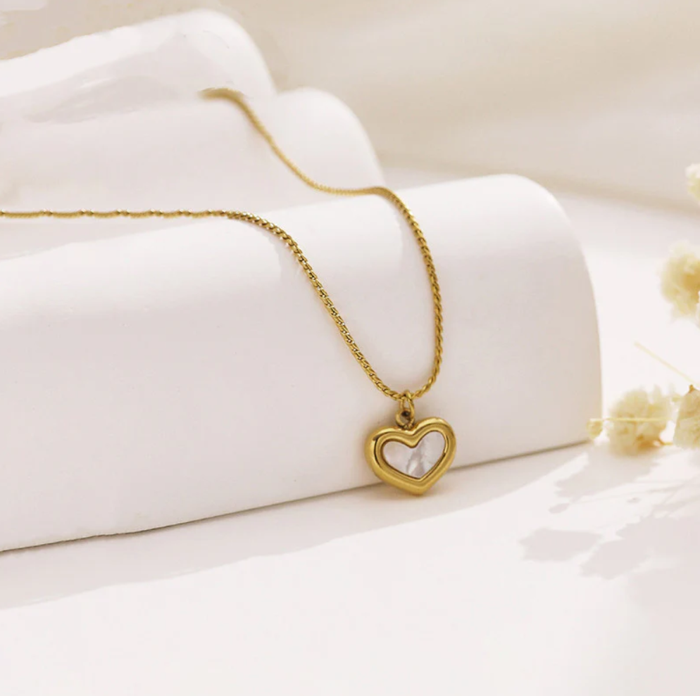 Lunéa Amour – Mini Heart Glow Necklace