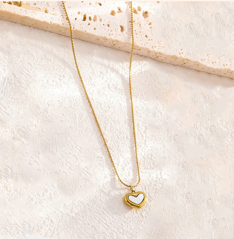 Lunéa Amour – Mini Heart Glow Necklace