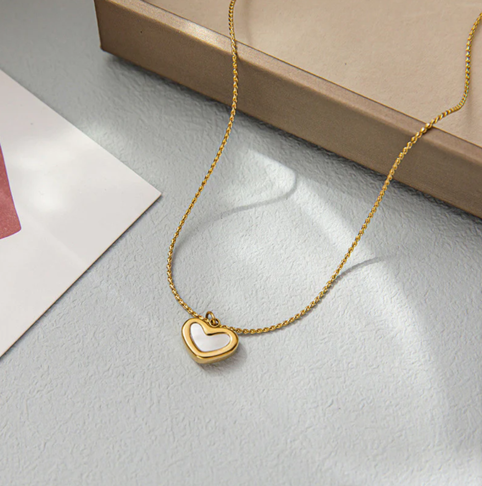 Lunéa Amour – Mini Heart Glow Necklace