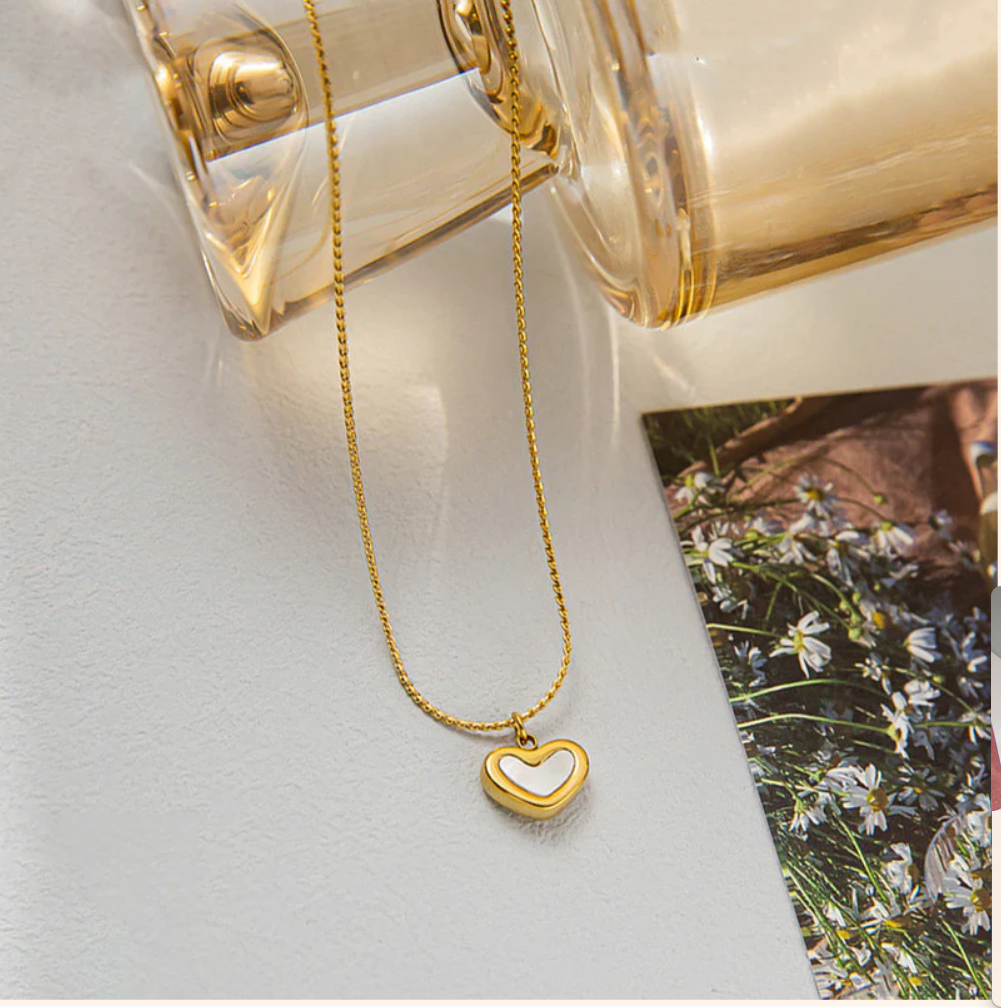 Lunéa Amour – Mini Heart Glow Necklace