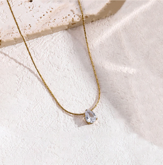 Éclisse Lumière – Solitaire Drop Necklace