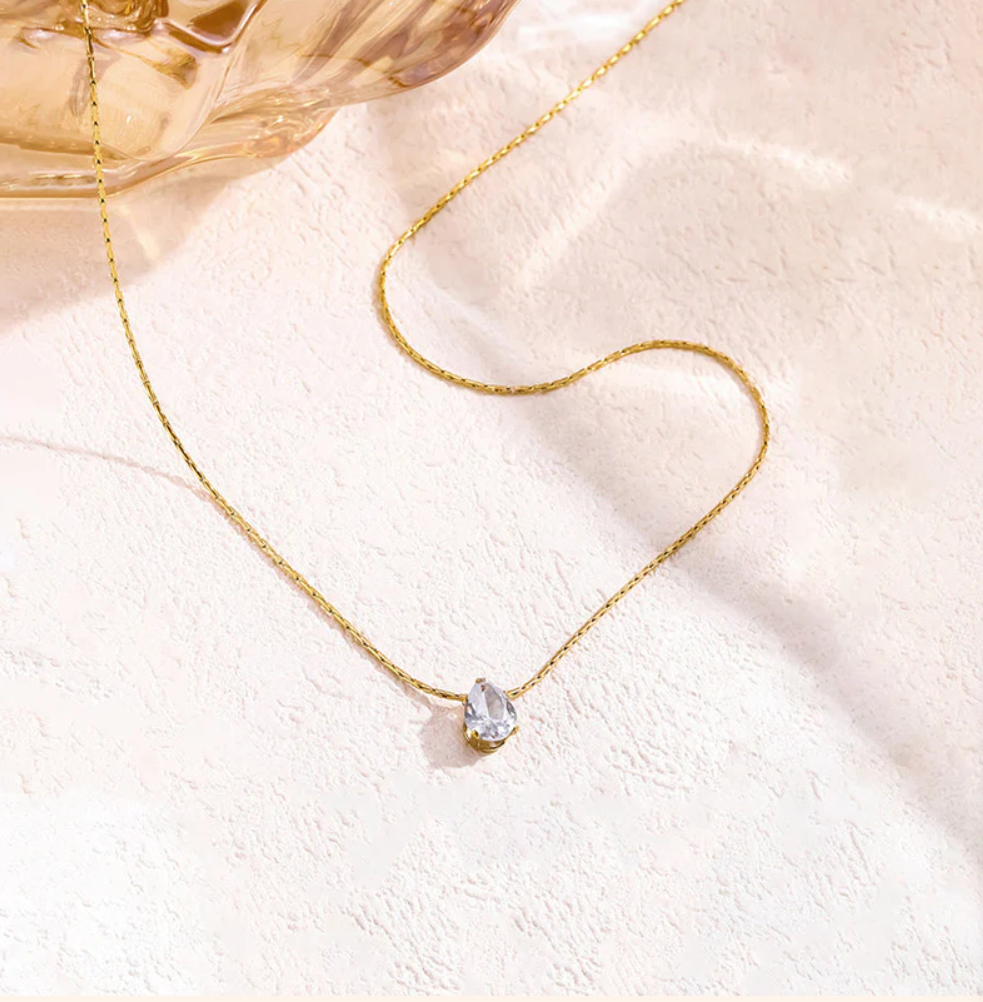 Éclisse Lumière – Solitaire Drop Necklace