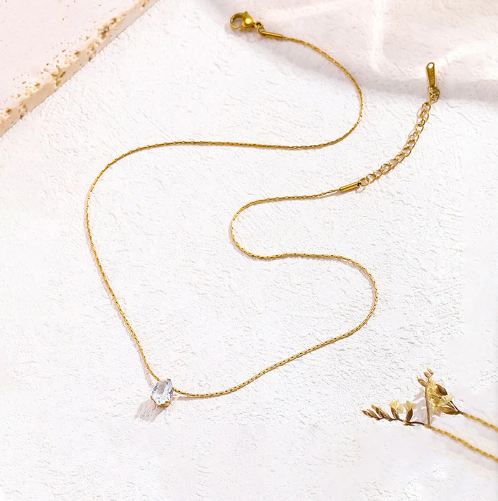 Éclisse Lumière – Solitaire Drop Necklace