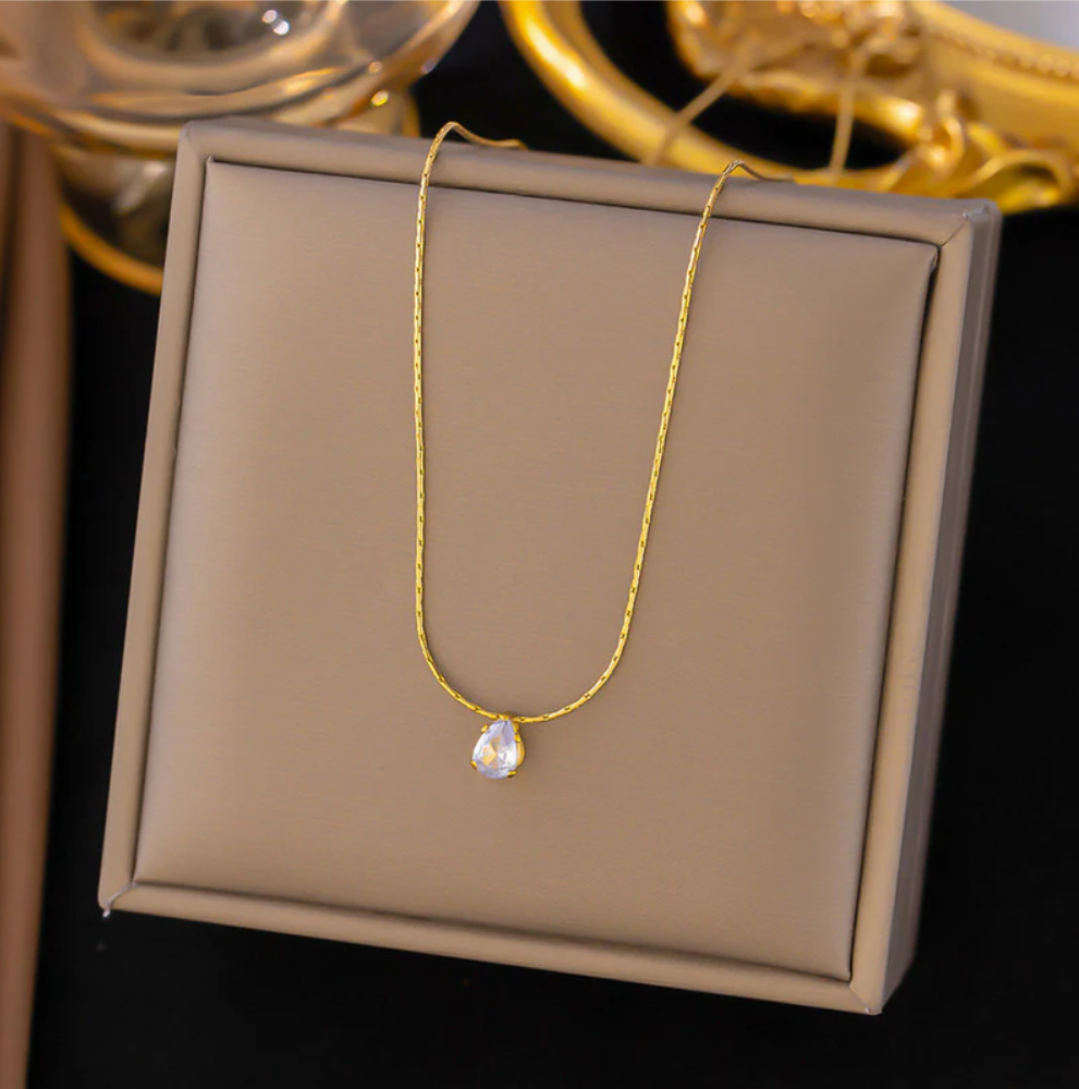 Éclisse Lumière – Solitaire Drop Necklace