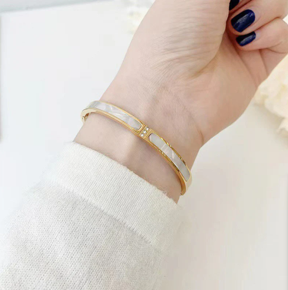 Pristine Bracelet Bangle