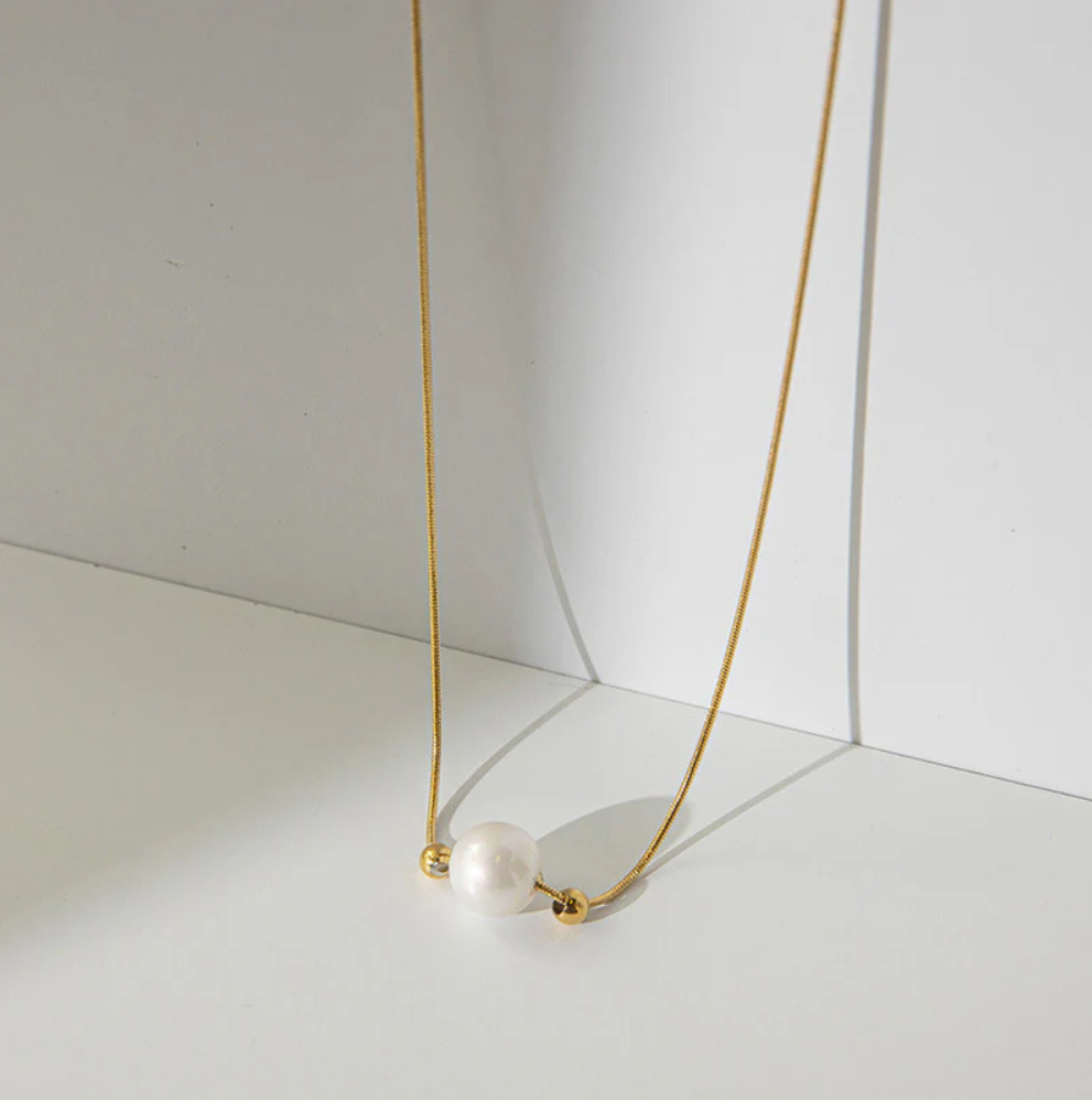 Elara Pearl Whisper Necklace