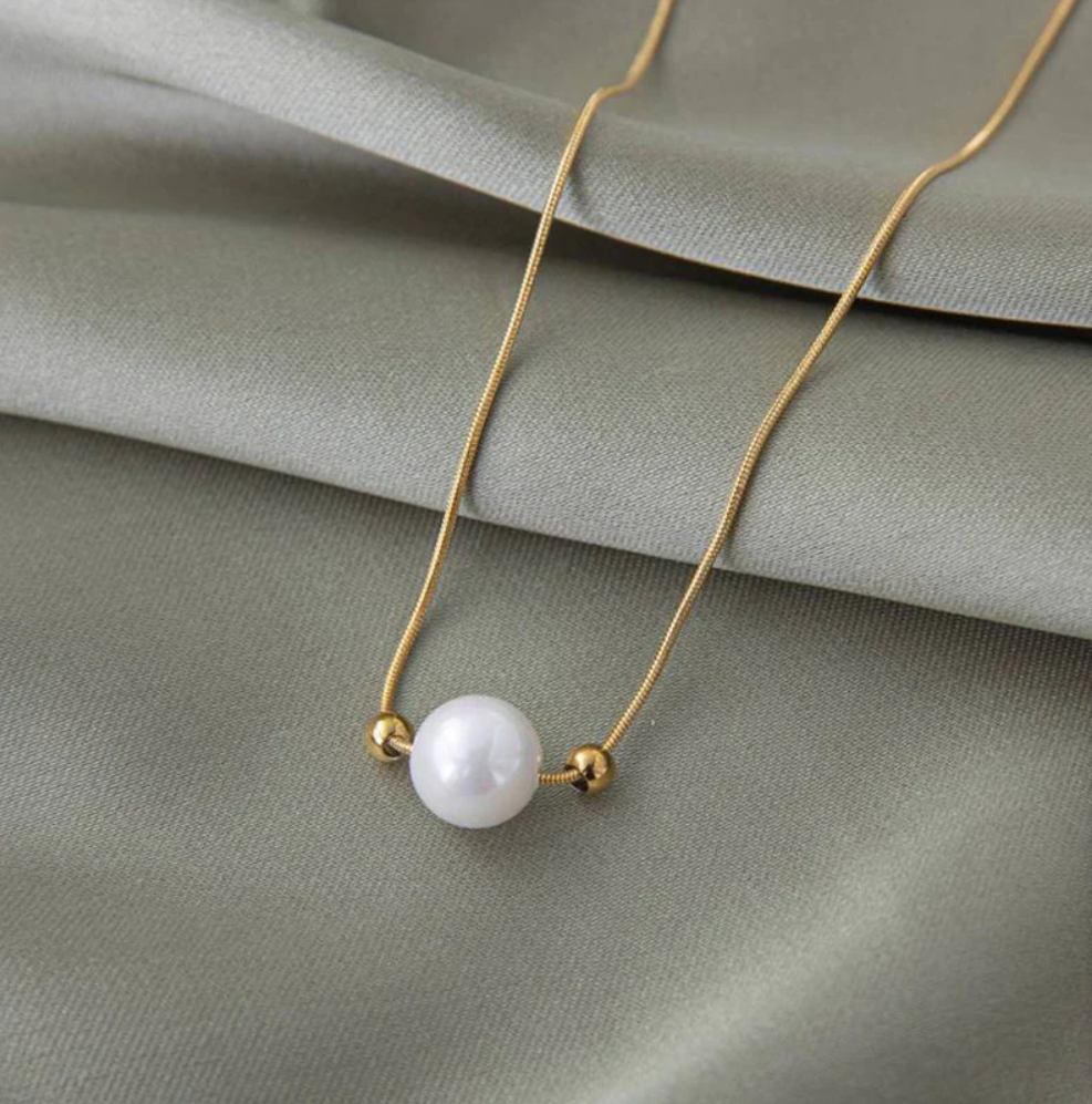 Elara Pearl Whisper Necklace