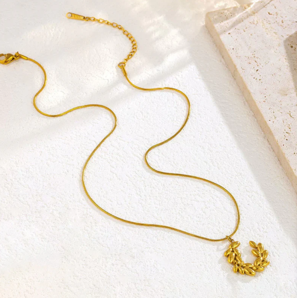 Orvelle Noire – Leaf Halo Necklace