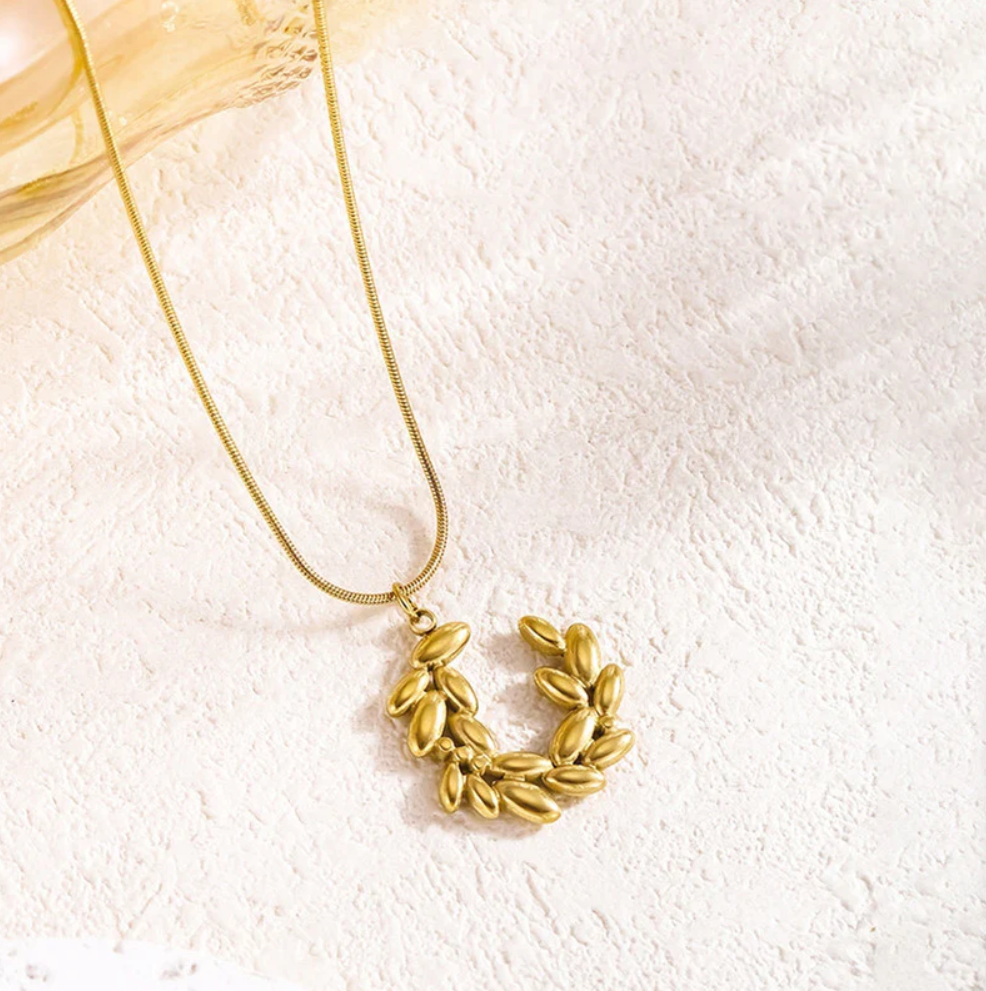 Orvelle Noire – Leaf Halo Necklace