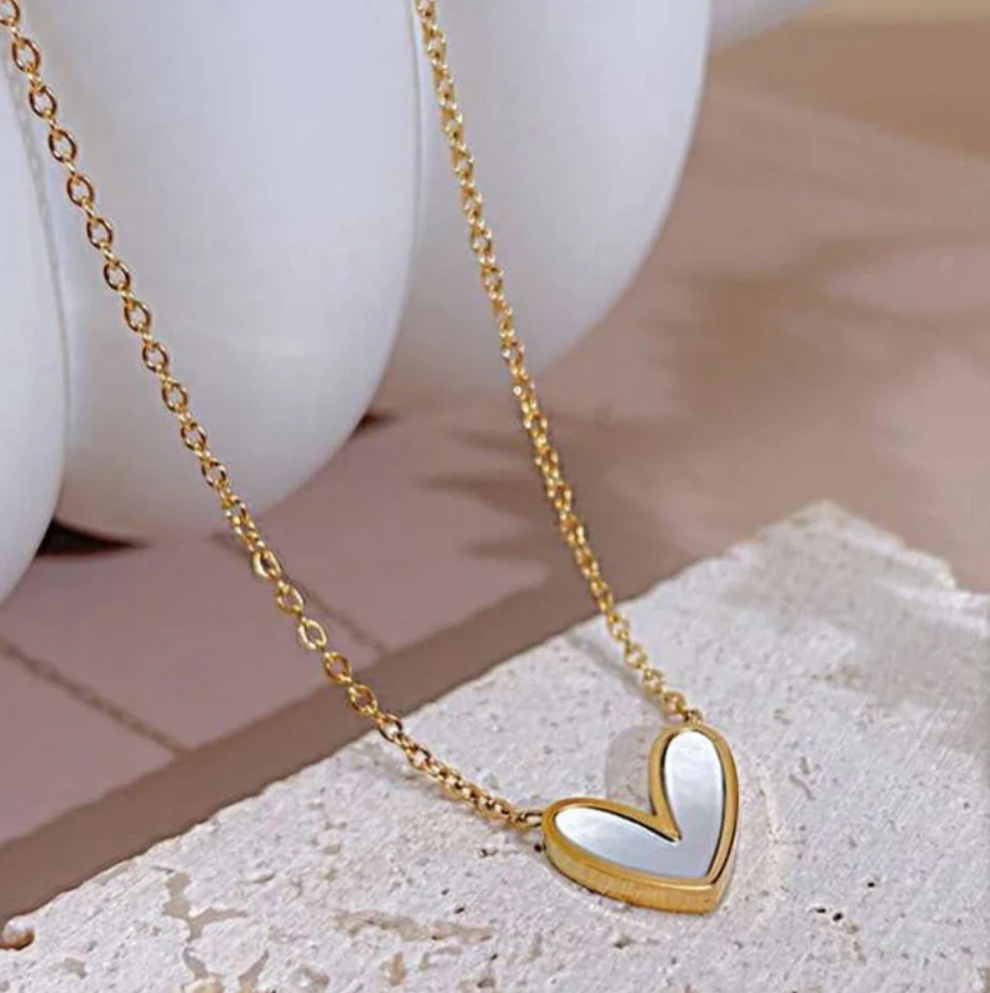 Lunara Heart Glow Necklace