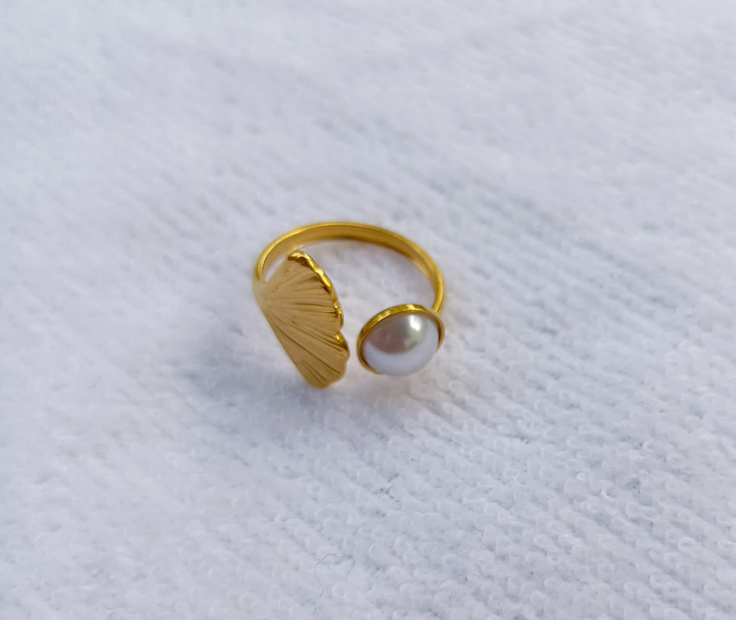 Aura GinkgoPearl Ring