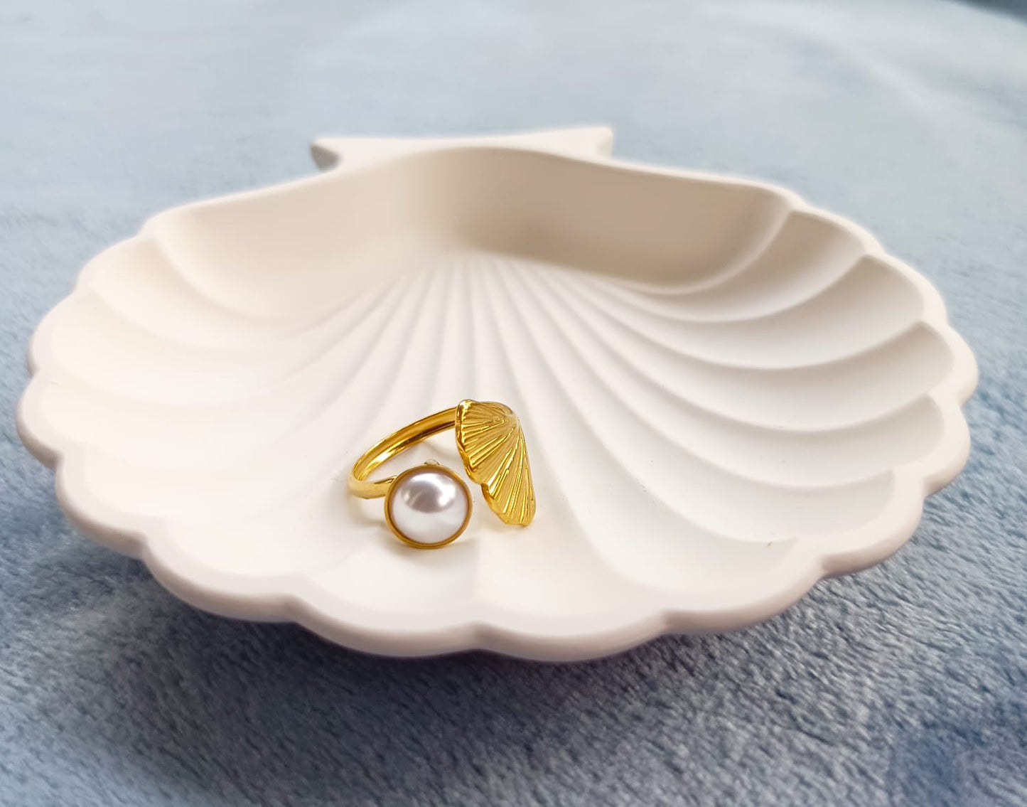 Aura GinkgoPearl Ring