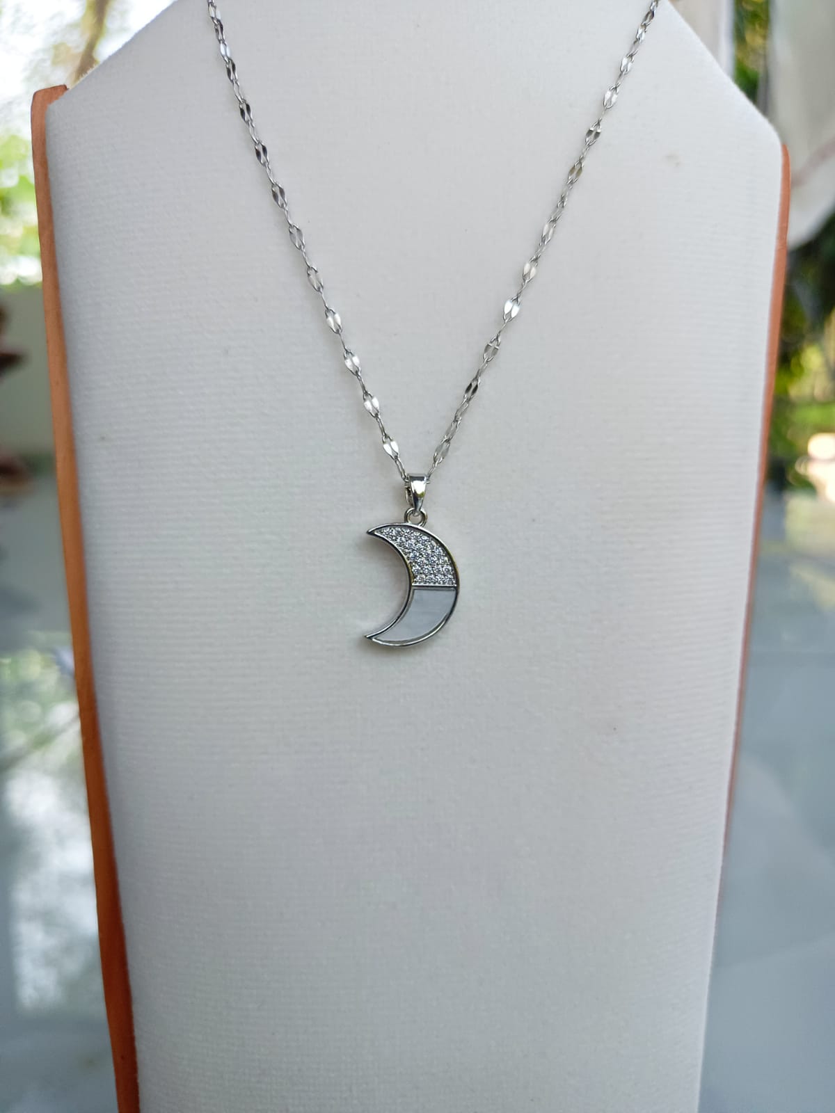 Orlune Silver Glow Necklace