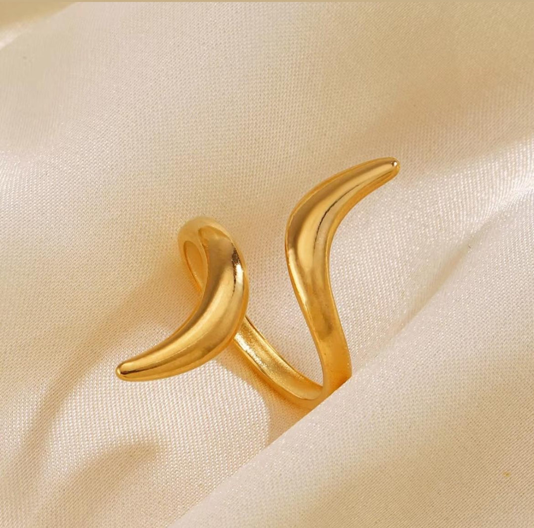 Auralyn Flow Ring
