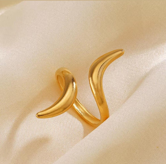Auralyn Flow Ring